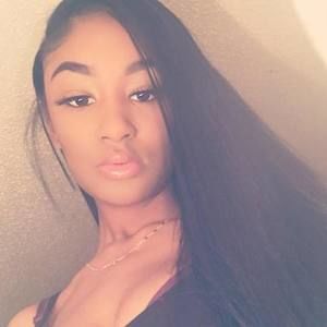 Meet your Posher, Alexia